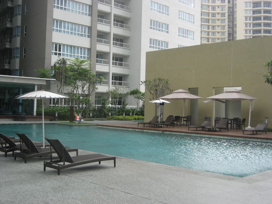 resort style swimming pool