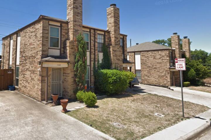 TEXAS TOWNHOME