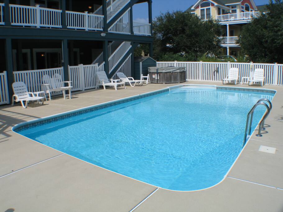 CC297: Las Brisas | Pool Area