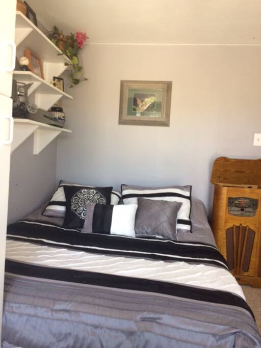 Old "timey" bedroom queen sized bed with record player