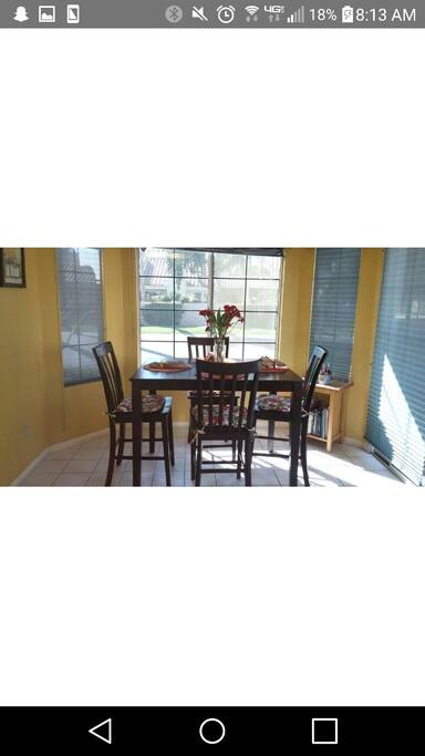 Bright and cheerful kitchen eating area
