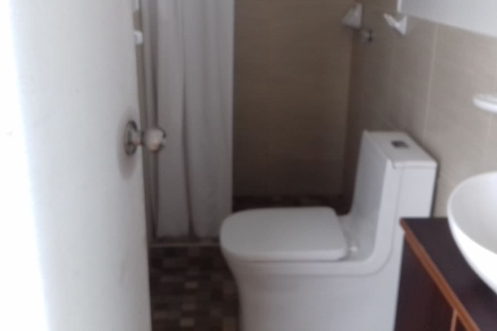 Baño de la habitacion 1.