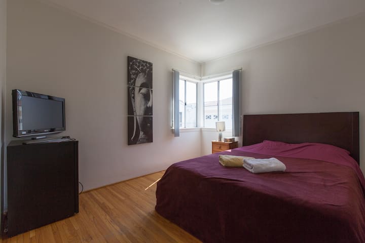 Real gem house in Santa Monica!