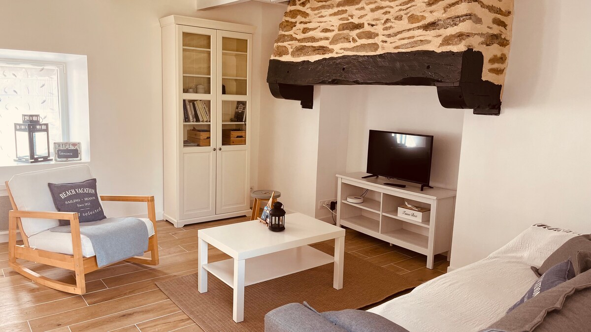 Propriété Airbnb réussie: Cozy house with shared pool, 700 m from the sea & GR34 à Clohars Carnoët