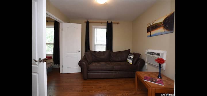 Halifax St. Full Suite - Downtown/general Hospital - Regina