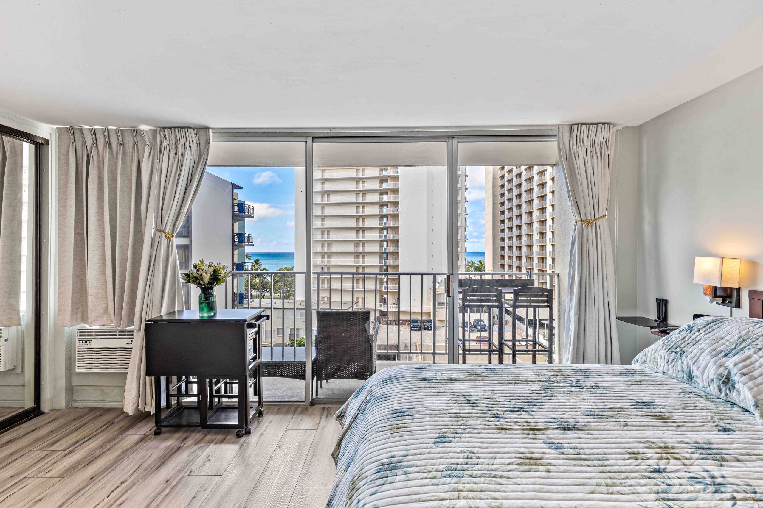 Condo in Honolulu · ★4.83 · Studio · 2 beds · 1 bath - Image 21