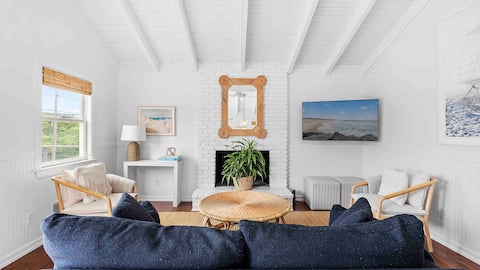 Popular Airbnb listing: Ditch Plains Retreat - Walk to the Beach! in Montauk
