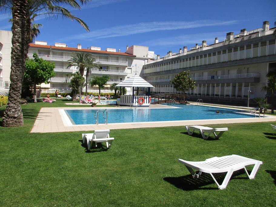 Piscine et jardin communautaire