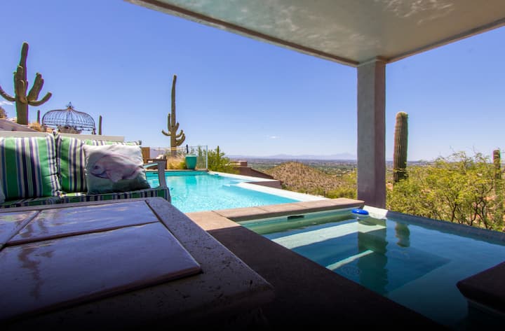 Tucson Hilltop Estate: Sleeps 9, Heated Pool & Spa, Game Room, Cantina, Gas Bbq - Tucson, AZ