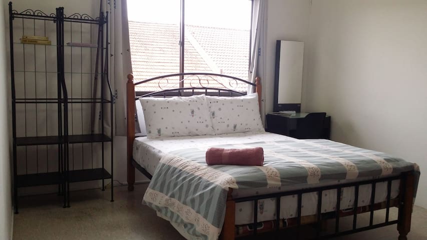 Quiet and spacious room near Woodleigh MRT(R2)