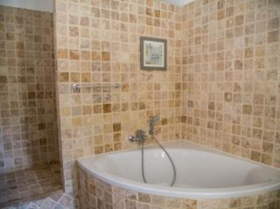 Corner bath in ensuite 1