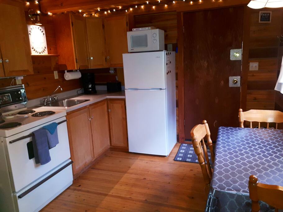 Little kitchen with all the necessities. Coffee maker, toaster, microwave, fridge, oven, ect.