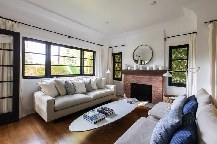 Venice Escape ~Private Outdoor Areas~ 2BD/2BATH gallery image 4