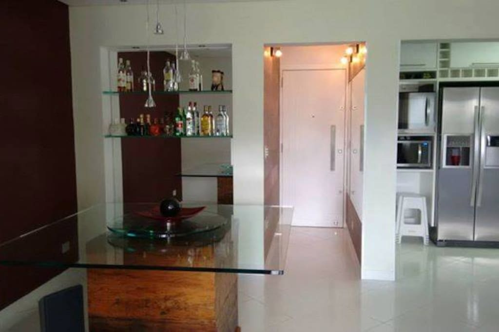 Cozinha Integrada ao Bar e Sala de Jantar