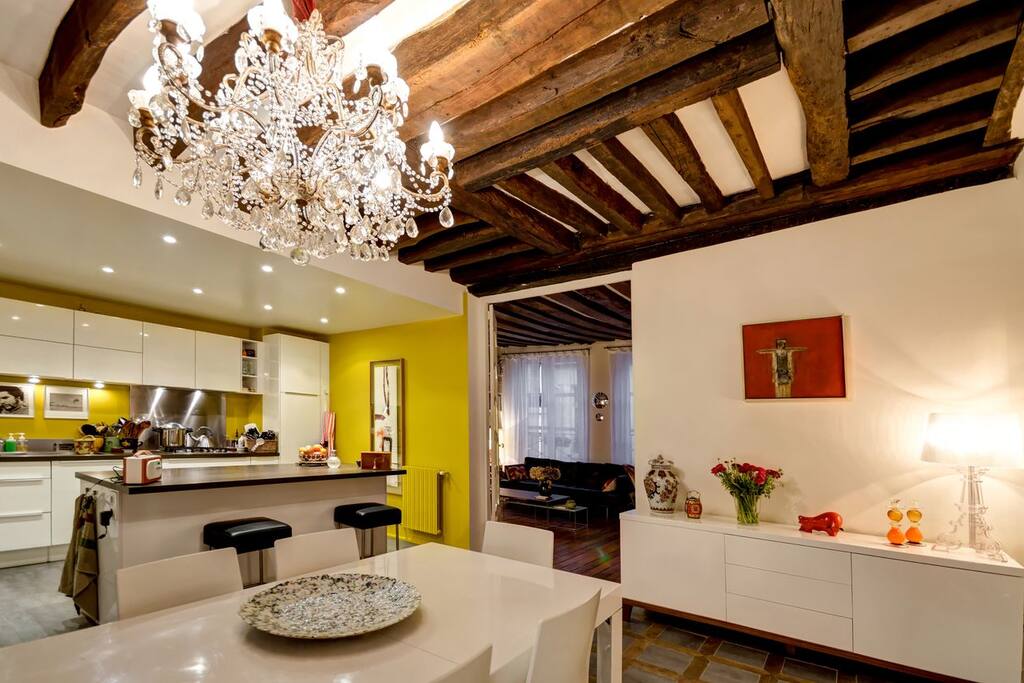 Large table to enjoy french cuisine