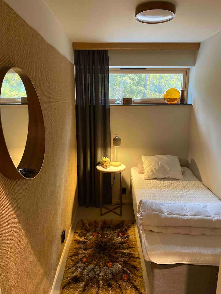 Të gjitha dhomat teke janë të dekoruara në mënyrë unike, por kanë të njëjtën madhësi. 