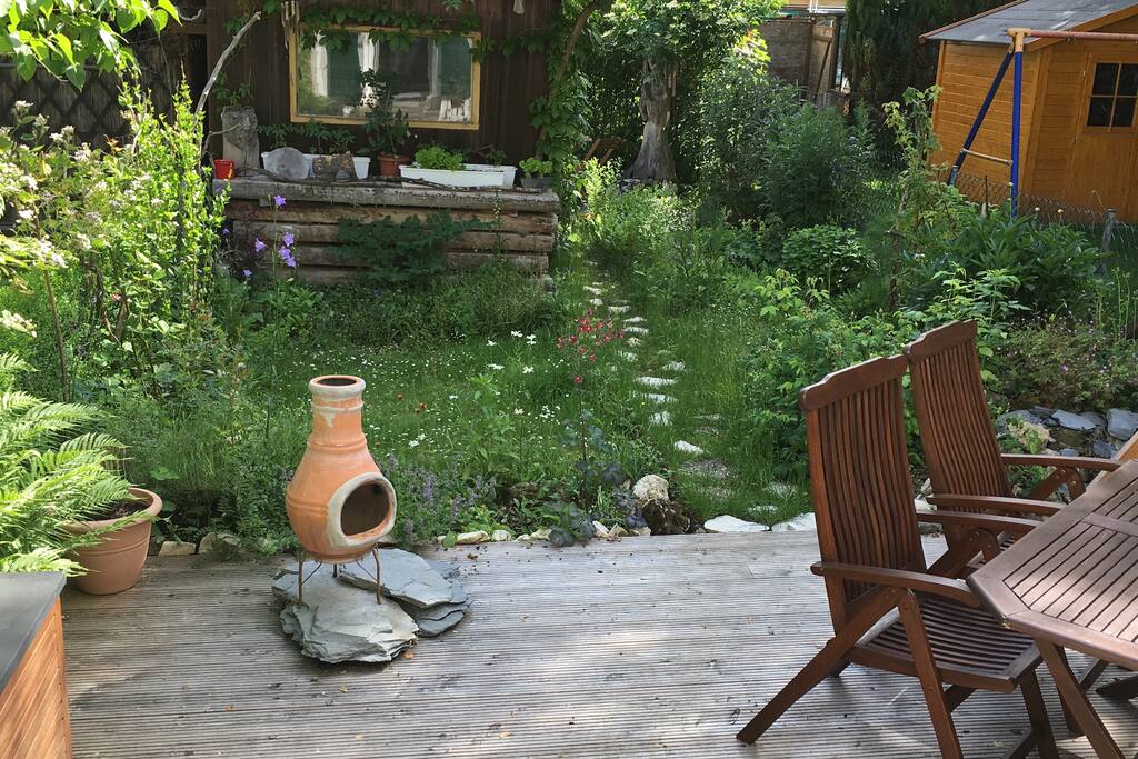 Gemütliche Holzterrasse