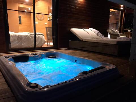 Beautiful lodge with jacuzzi in the heart of nature