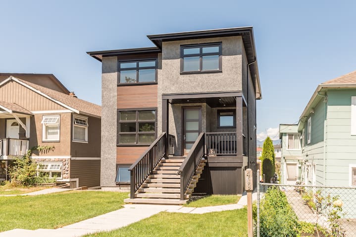 2 Bdrm Garden Suite in the hub of popular Main St gallery image 2