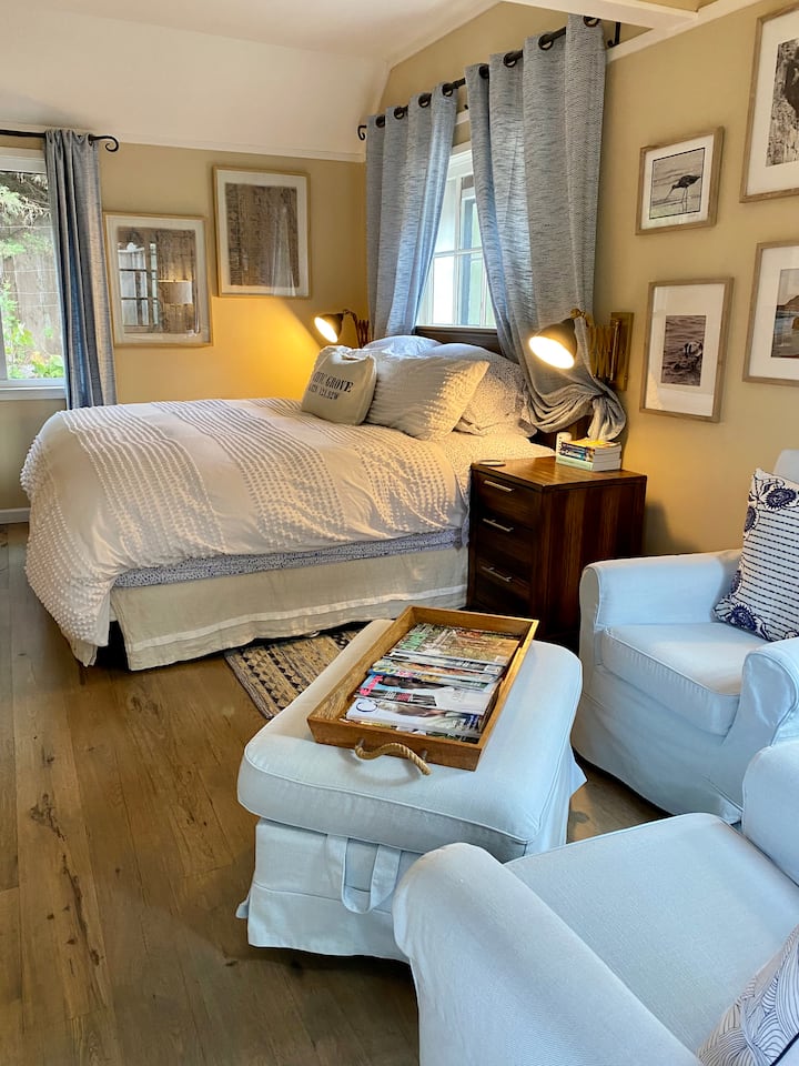 PetFriendly* Cottage Near Beach for 30+ day stays Guesthouses for