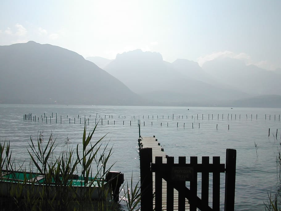 Les bords du lac à 10 minutes à pied.