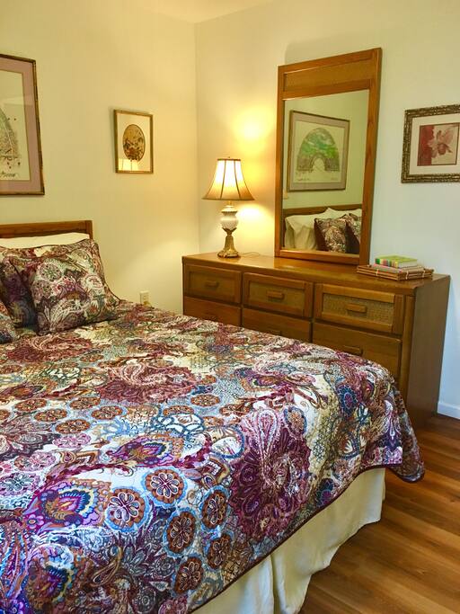 Bedroom with Queen bed