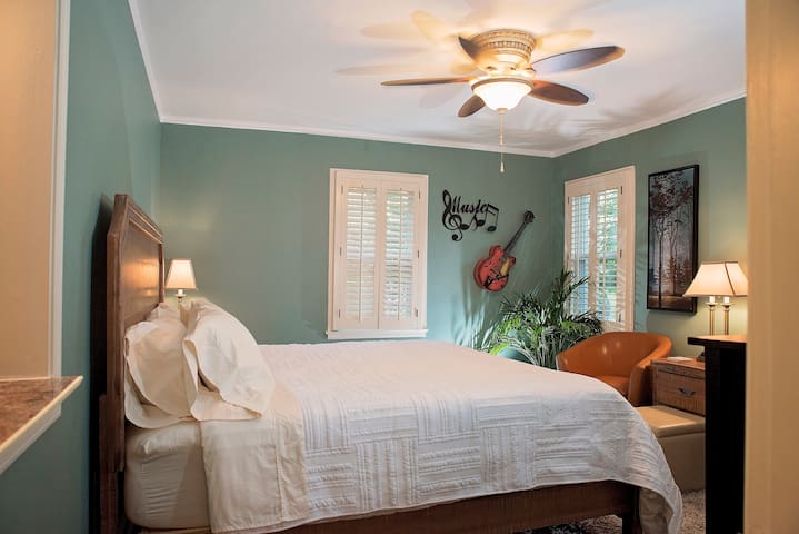 Explore Memphis from Midtown Garden Cottage
