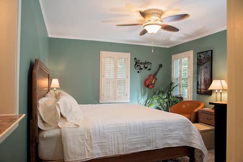 Explore Memphis from Midtown Garden Cottage