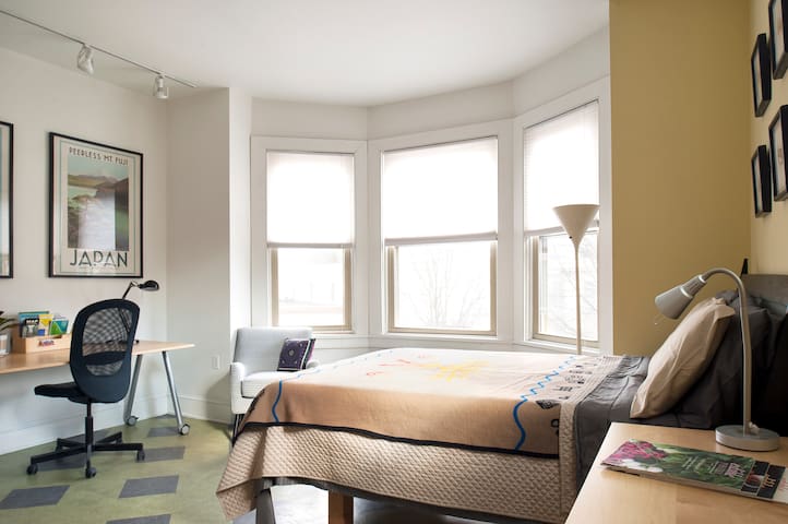 Sunny Cedar Park Studio