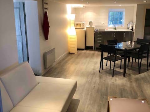 Propriété Airbnb réussie: Homestay bedroom in a house in Sens. à Sens