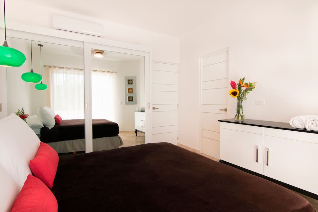 Guest's room.