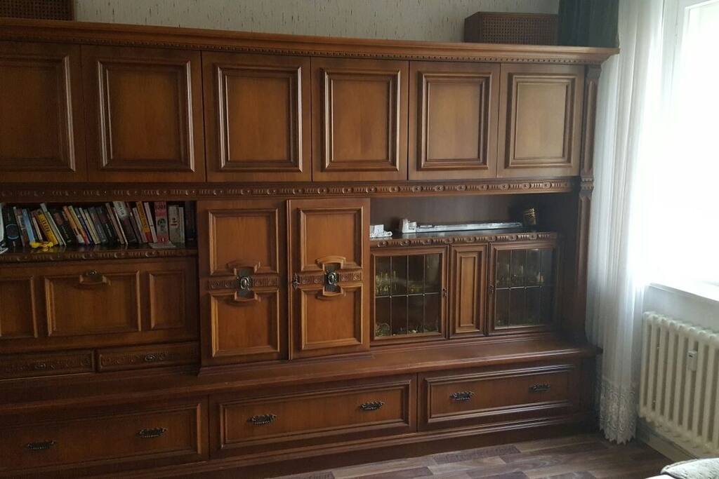 Hochwertige Eichenschrankwand