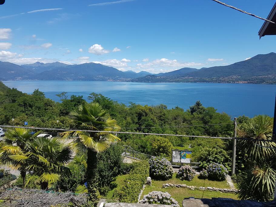 Vista lago camera da letto