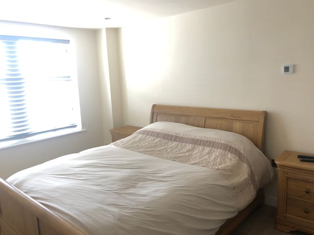 En-Suite Bedroom in a Modern House (Annex)