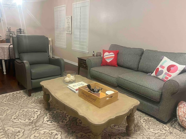 Clean And Serene | 2 Beds, 2 Bath, Near Everything - Harlingen, TX