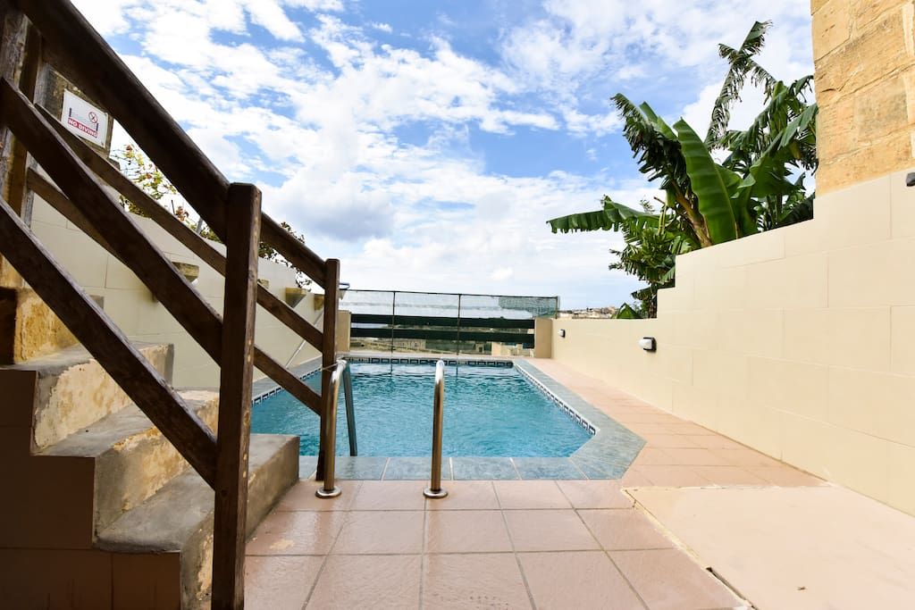 Private pool area