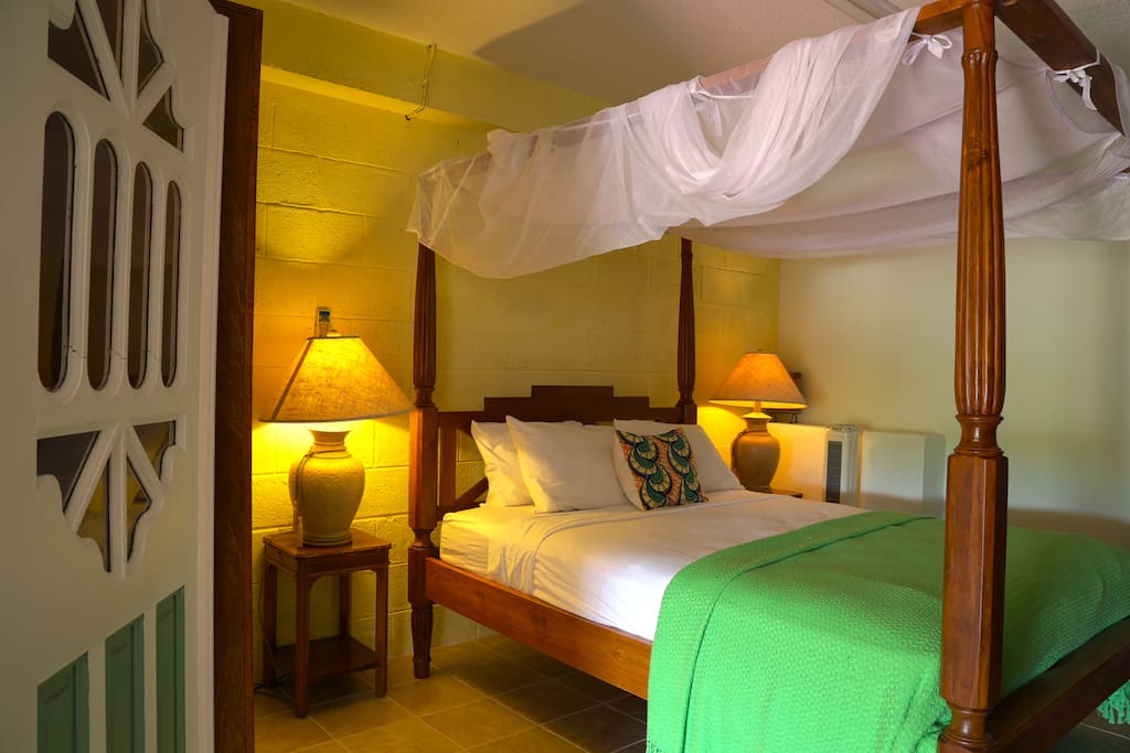 Master Bedroom, 4 poster queen bed
