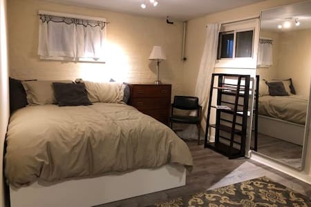 Perfect DC stay with parking!!! Sanitized 100%