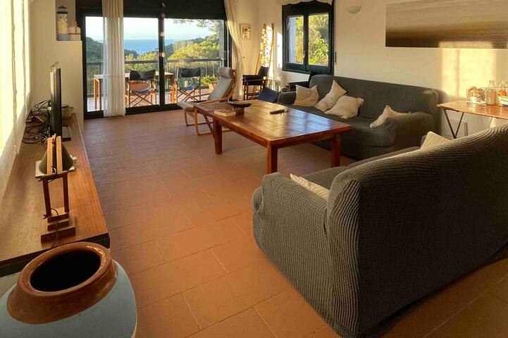 Amplio y confortable chalet con vistas al mar. gallery image 4