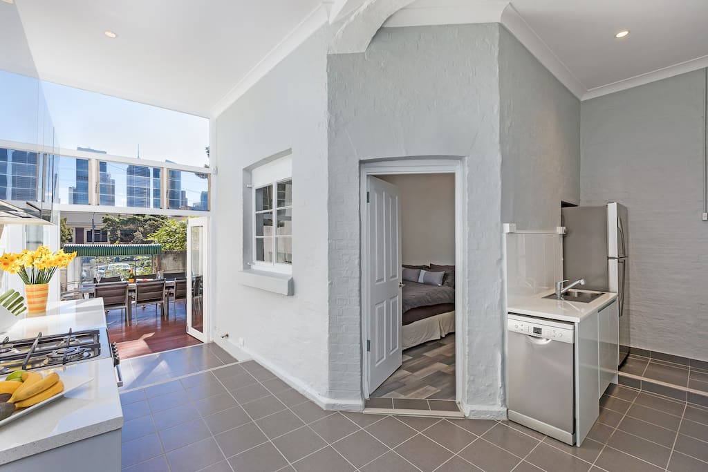 Enjoy the open plan kitchen with panoramic views of the city skyline. “Paul was an excellent host! Made us feel very welcome in his stunning home. Every little thing was accounted for that made this place seem a home away from home. Amenities, Apple TV, food, coffee, wine, comfy bed. Spot on! One of the best The house was so close to the city but just outside of the hustle and bustle. A perfect spot.”- Matt Gibbs *****