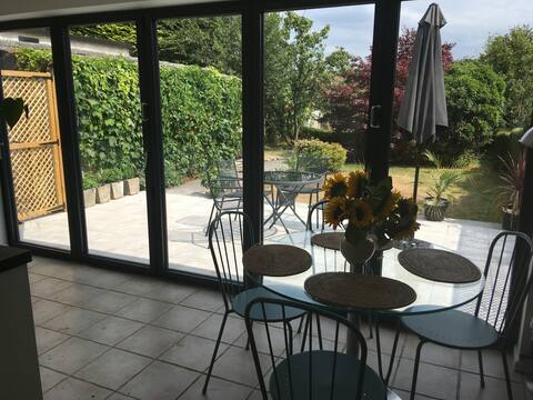 Charming Home with Private Parking & large garden