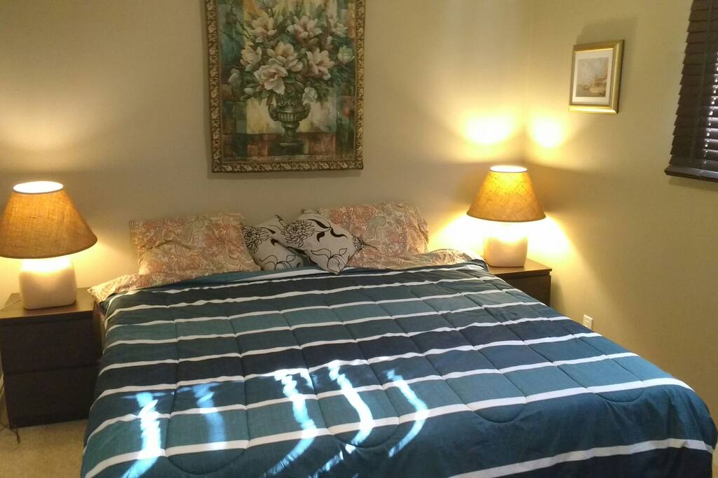 the room may be configured with a single king size bed or with 2 twin, XL extra-long beds.
