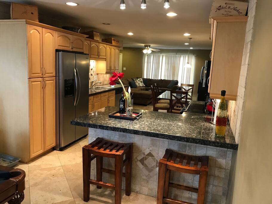 Kitchen breakfast bar