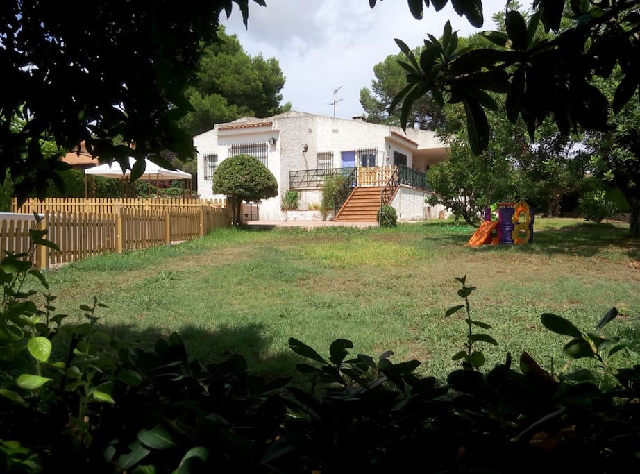 Vista desde la zona de huerto.
