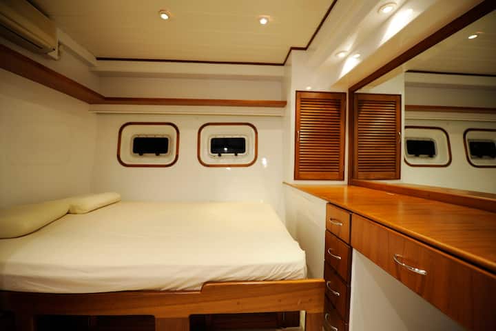 Bedroom 2 with double bed
Bedroom 2 with small double bed