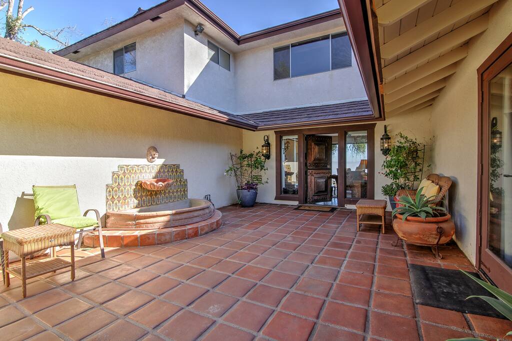 Your 2-story home is set in a peaceful neighborhood atop Laguna Beach.