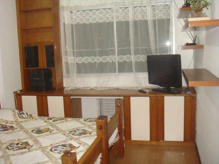Room 2 / Quarto 2
