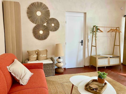 Annonce Airbnb populaire: Studio in the heart of the historic center à Aigues Mortes