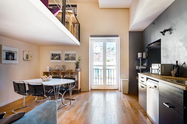 Funky Split Level Living in Designer Flat in Heart of Naples