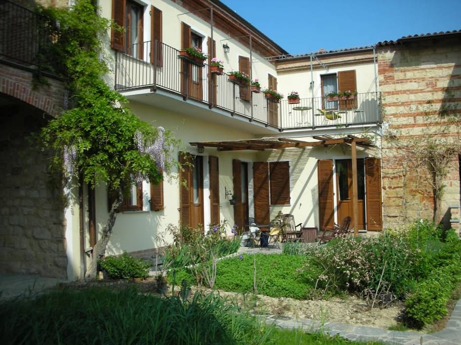 Casa Laura è al piano giardino